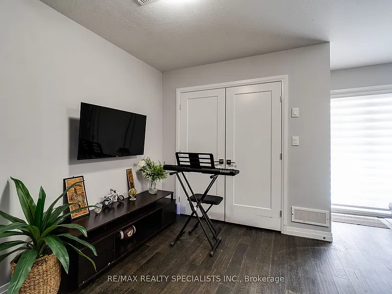 61 Farley Ln — Photo 27