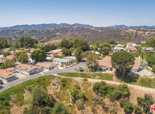 120 Navajo Ln, Topanga, CA 90290