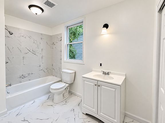 3rd image of 118 Ray St #1
