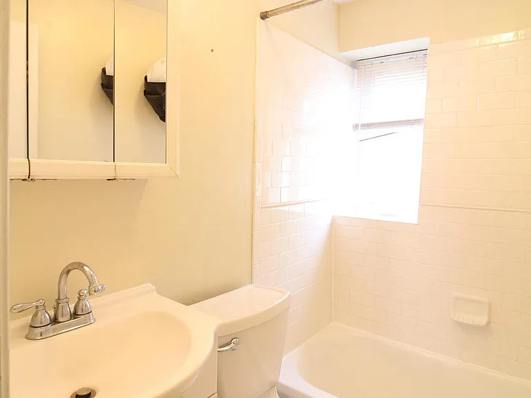 1612 Pine St #13 — Photo 10
