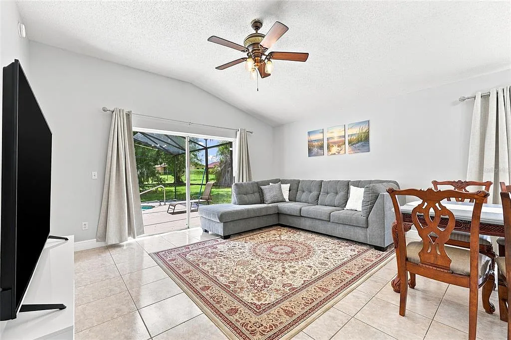 3 bed, 2.0 bath, 1380 sqft, $2,500 — Photo 4