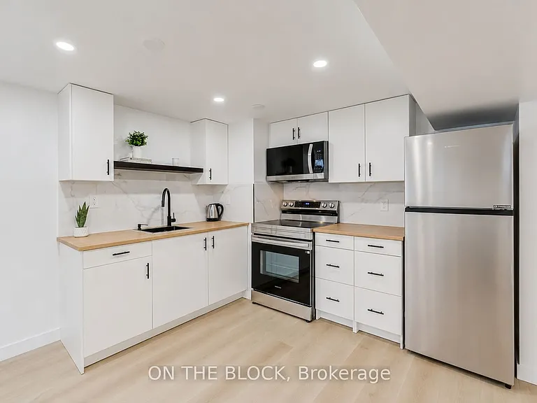 34 Henley Cres #LOWER — Photo 7