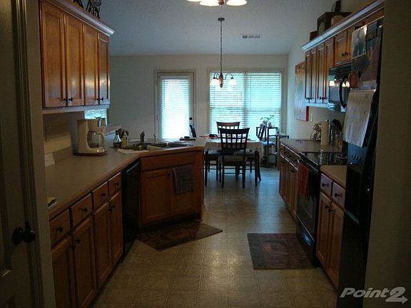 Eat-in Kitchen