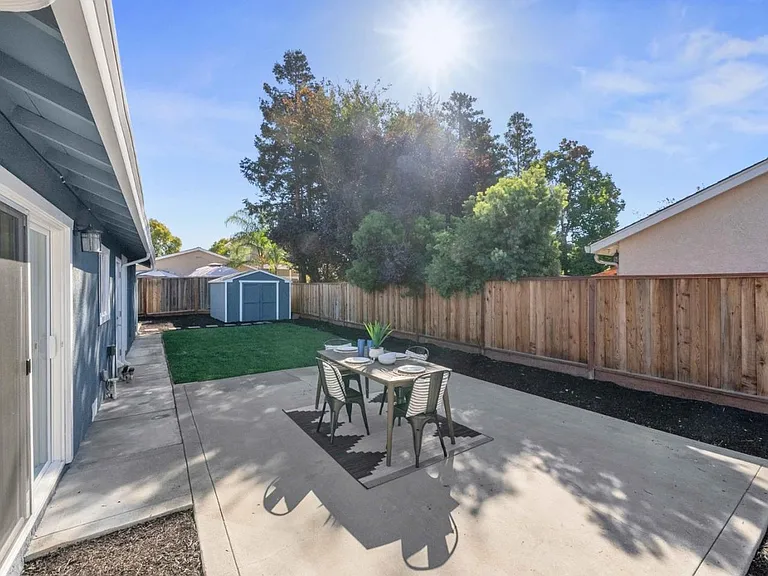 3905 Stanford Way — Photo 9