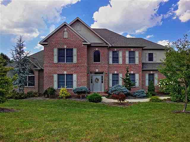 2nd image of 1590 Wyndham Dr