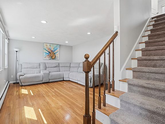 4th image of 31 Lexington Rd