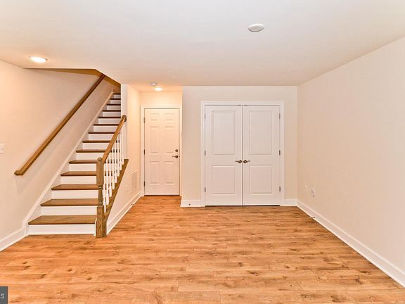 4th image of 113 Capital Ct
