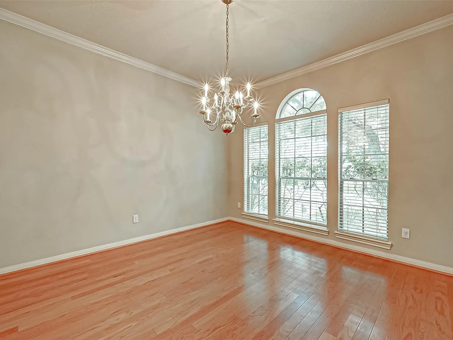 4 bed, 3.5 bath, 3045 sqft, $2,980 — Photo 4