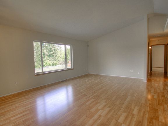 4th image of 9725 32nd St E