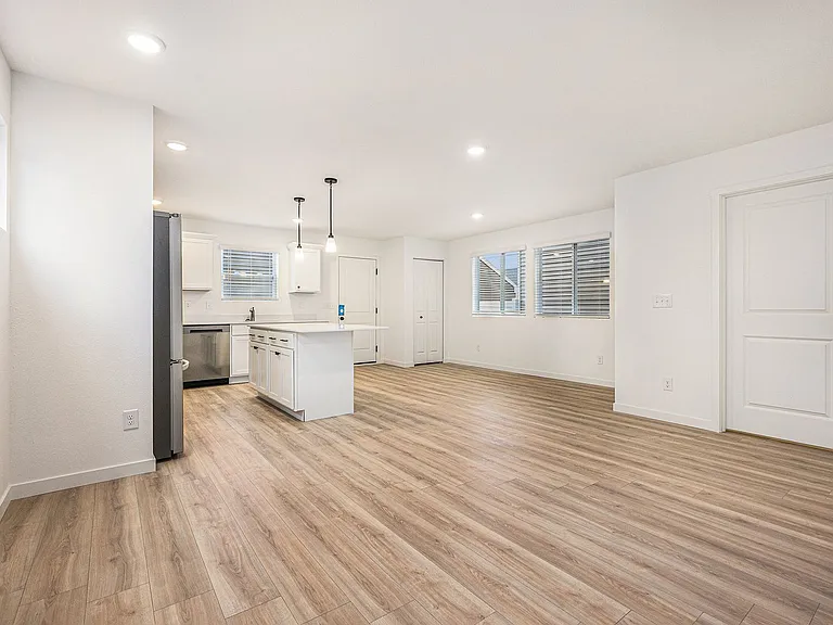 1835 Kingfisher Cir — Photo 3