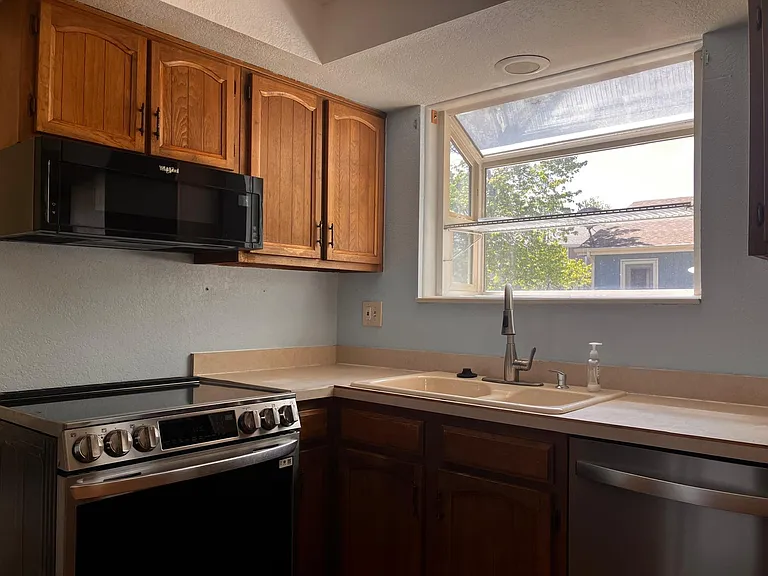 1150 E 9th Ave — Photo 8