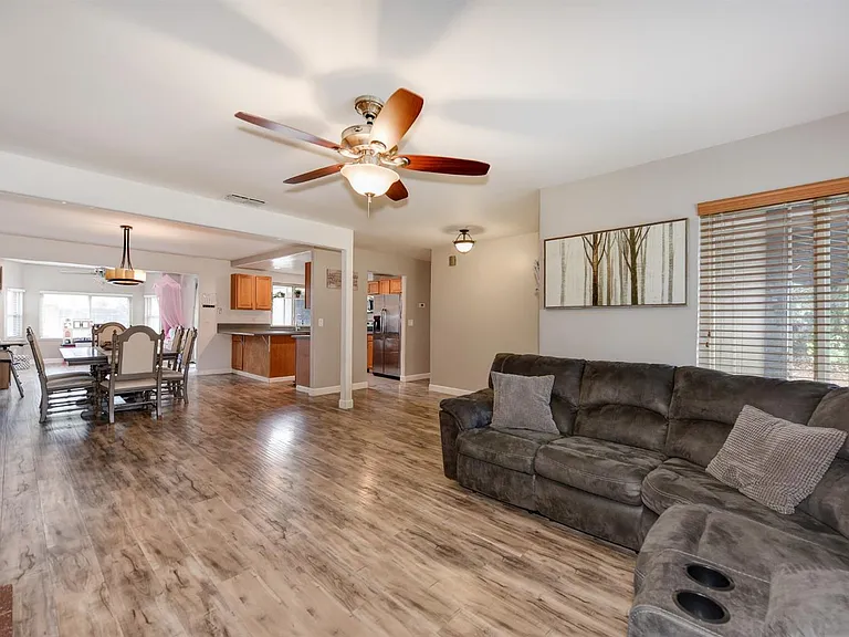 6237 Louth Way — Photo 4