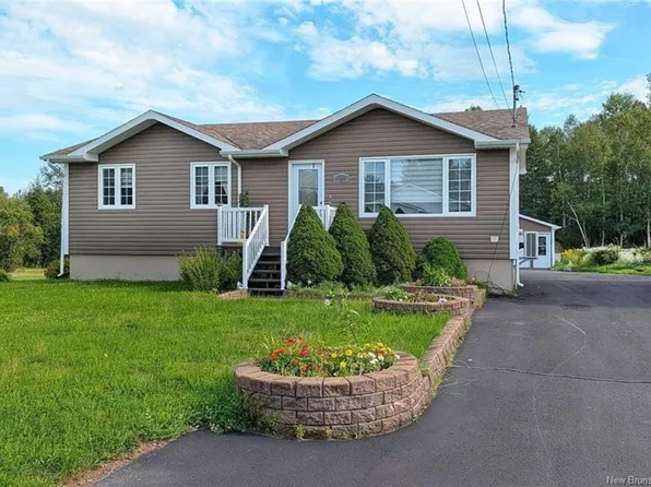 183 Landry St, Beresford, NB E8K 1G9