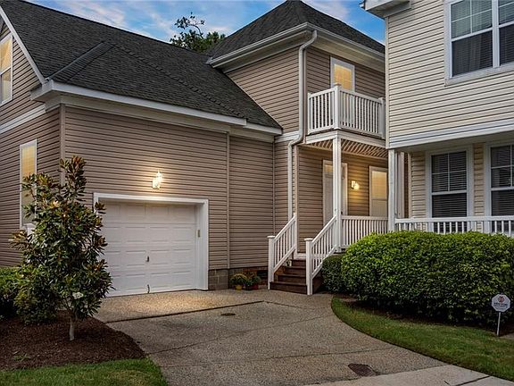 This home features a one car garage and private driveway. 