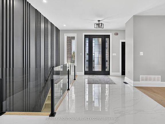 3rd image of 21 Haldimand Rd #66