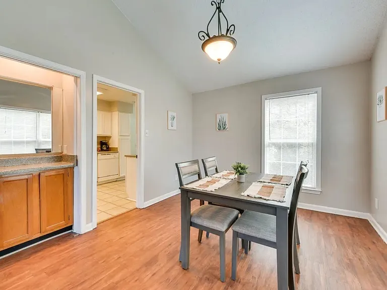 Jefferson Place Condominiums — Photo 3