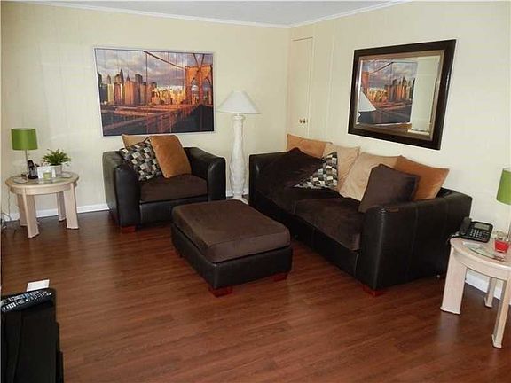 3rd image of 5206 SW 23rd Ave