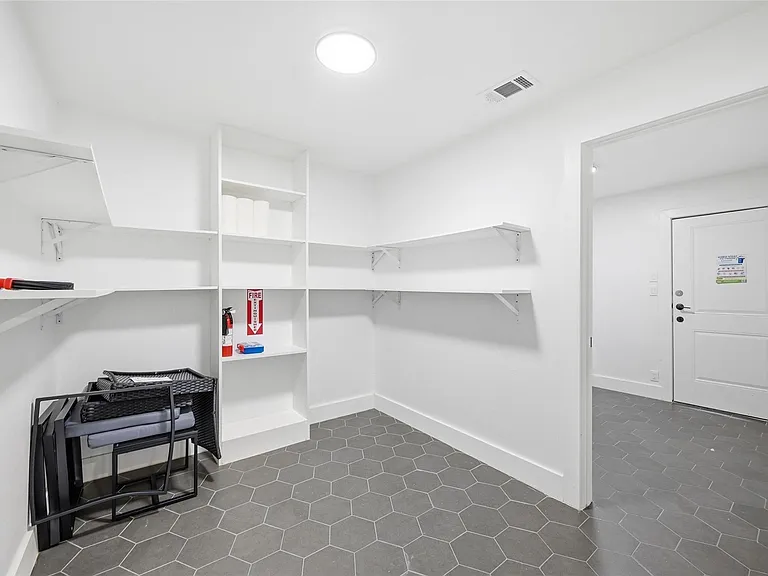 508 W White Ave — Photo 17