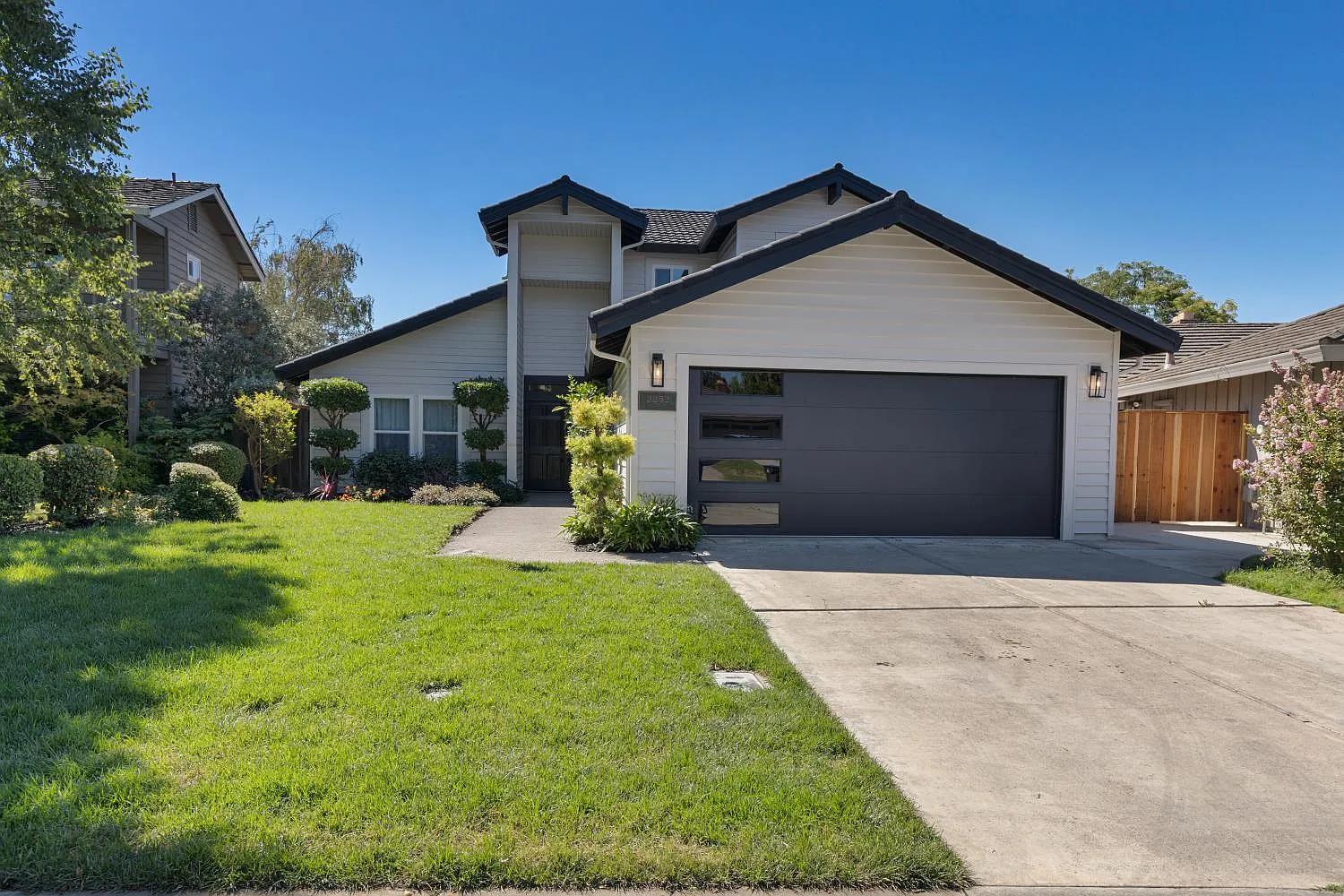 2252 Canyon Creek Dr photo 1