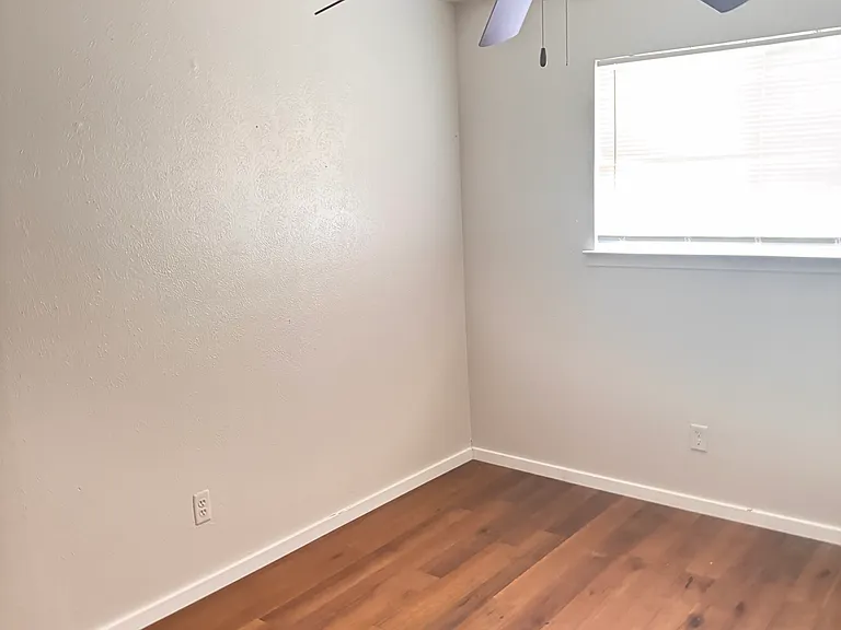 1428 Linden Dr — Photo 4
