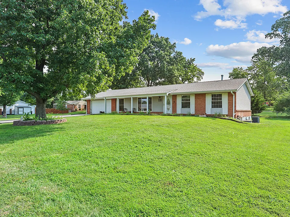 1138 Orchard Lakes Dr
