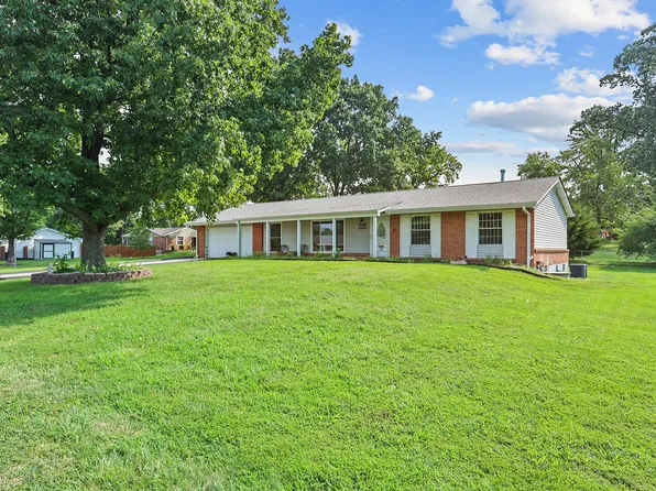 1138 Orchard Lakes Dr, Saint Louis, MO 63146