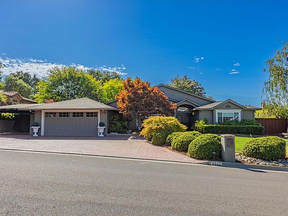 3rd image of 6617 Camelia Dr