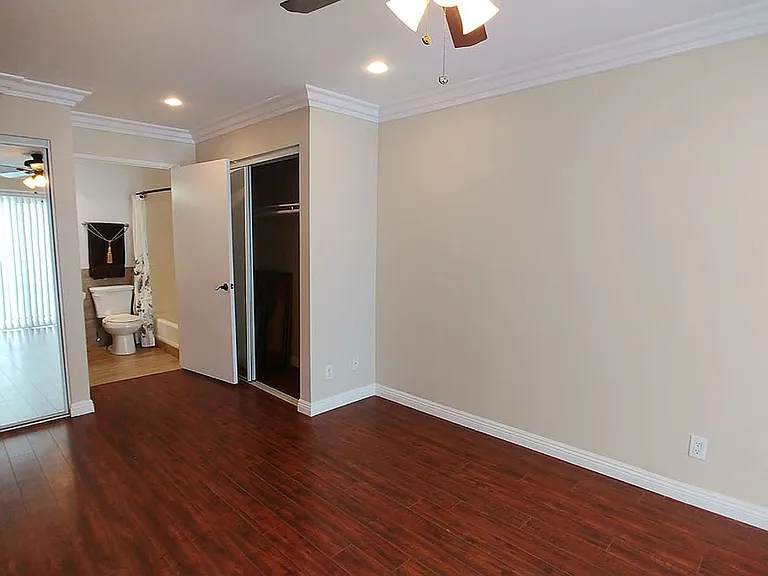 Villa De Adel Apts — Photo 101