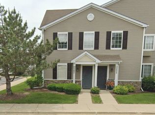 2207 Silverstone Dr #2207, Carpentersville, IL 60110
