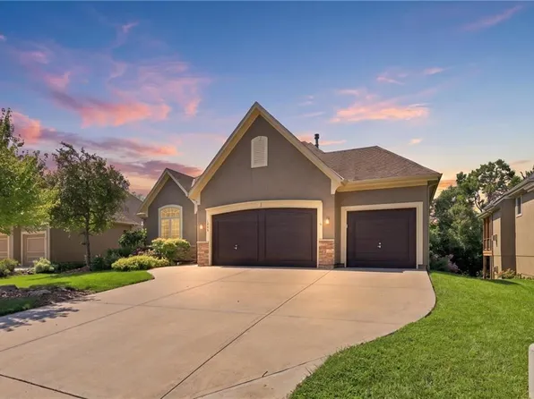16548 S Marais Dr, Olathe, KS 66062