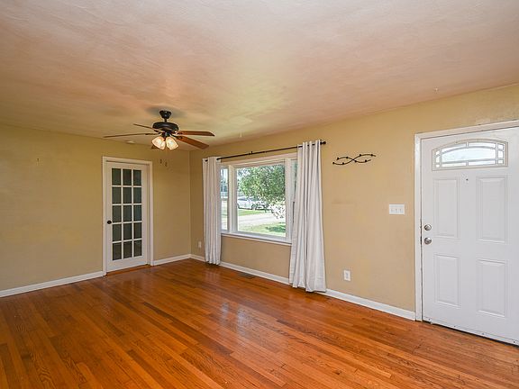 2nd image of 1823 Hermon Ave