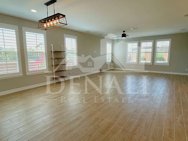13648 N 144th Dr — Photo 3