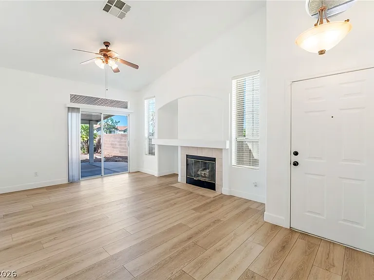 9724 Panorama Cliff Dr — Photo 6
