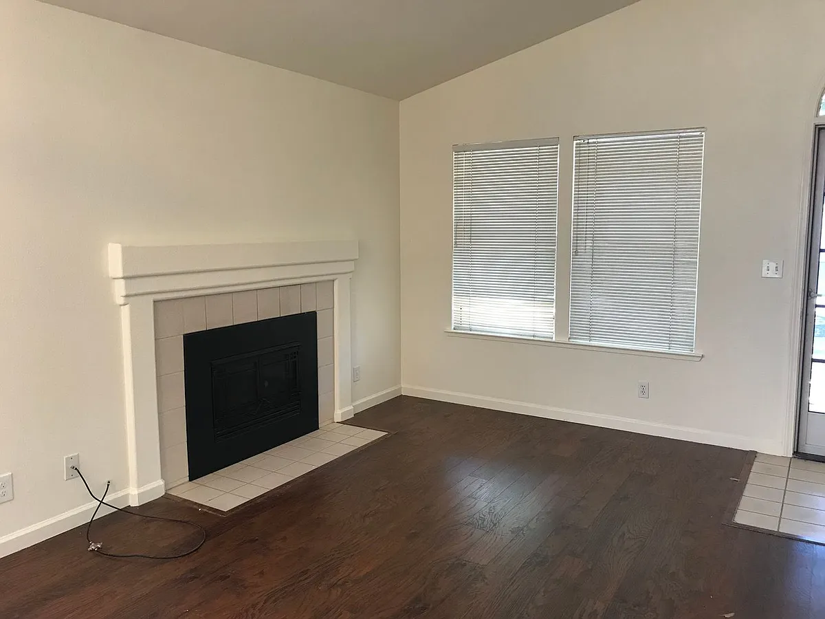 Building Photo - 1424 Olympic Dr
