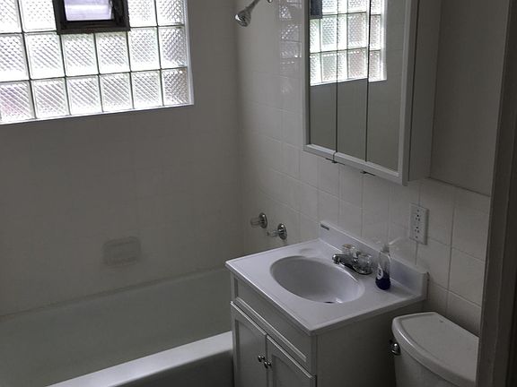 3rd image of 14909 Ashland Ave