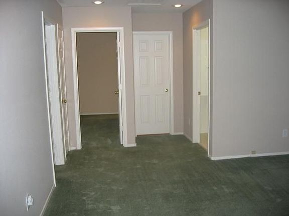 5th image of 694 Quaint Acres Ave