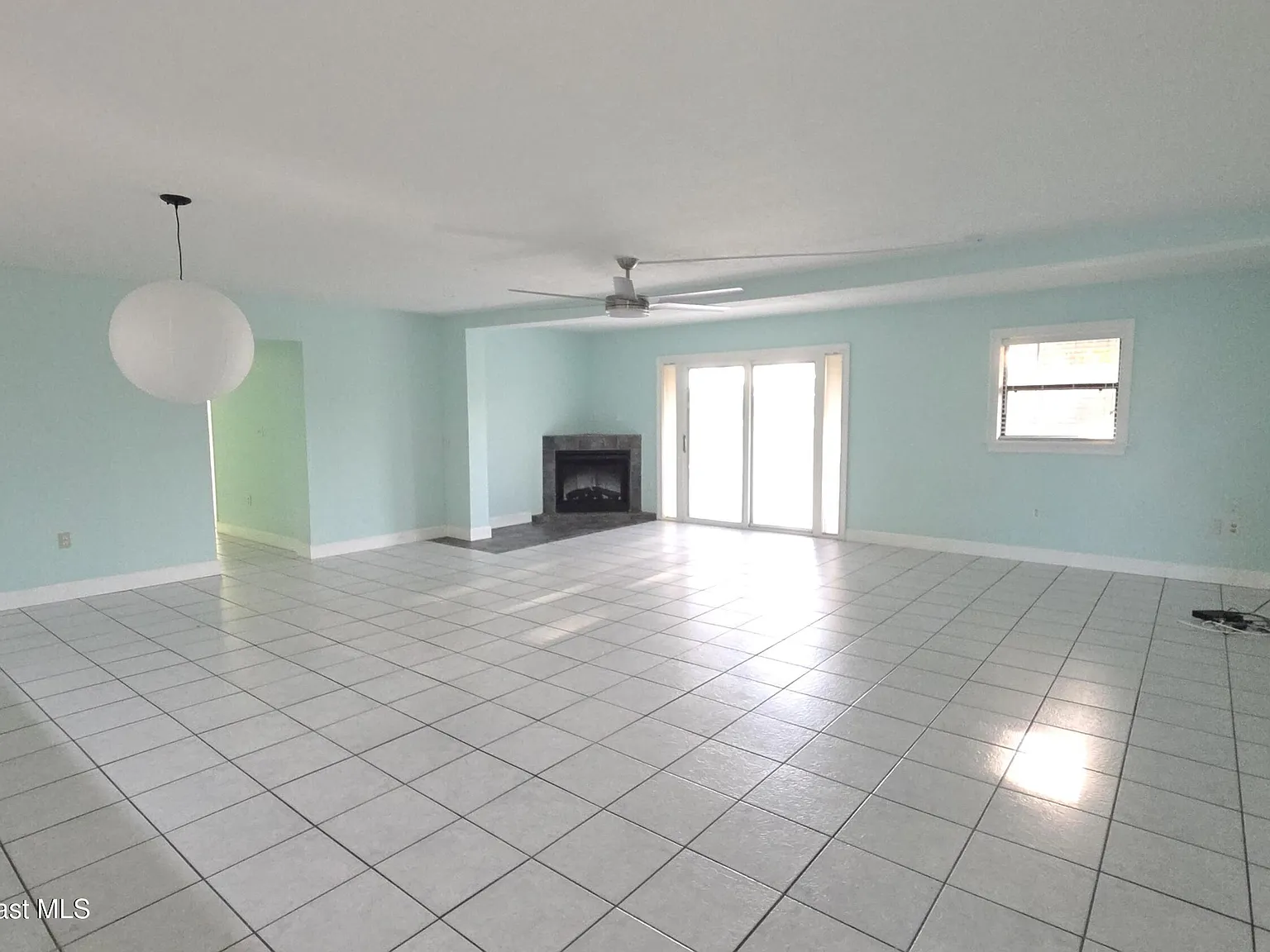 3 bed, 2.0 bath, 1800 sqft, $2,500 — Photo 2