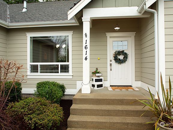 3rd image of 1614 Lucero Place E