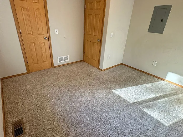 2875 S Donovan Dr — Photo 17