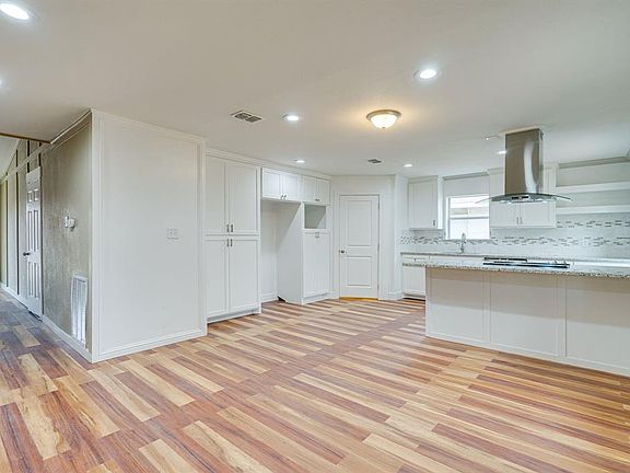 4th image of 1207 Kingston Dr