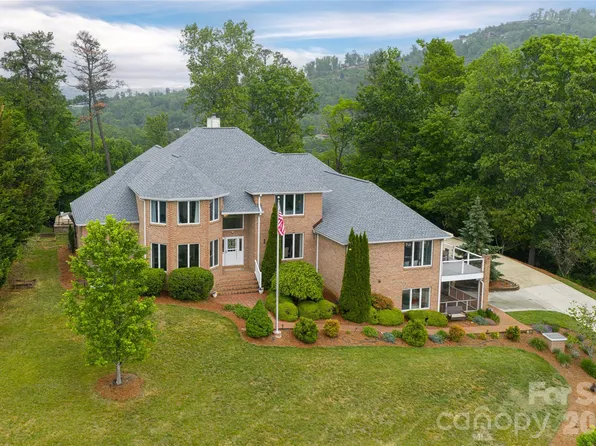 153 Mills Pl, Asheville, NC 28804