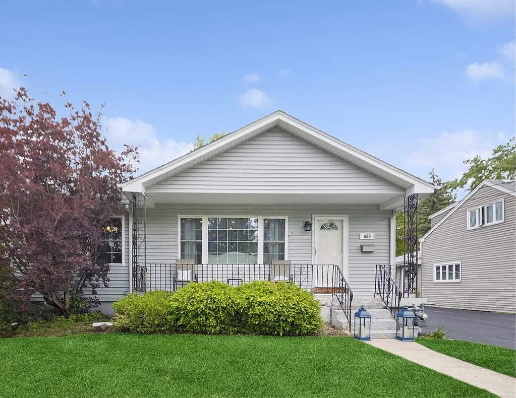 655 W Thomas St photo 1