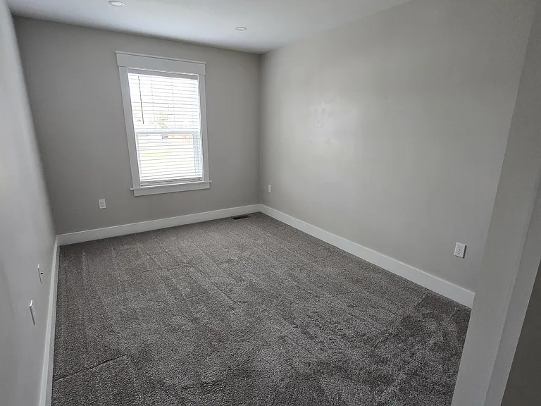 1626 Budd Ave — Photo 10