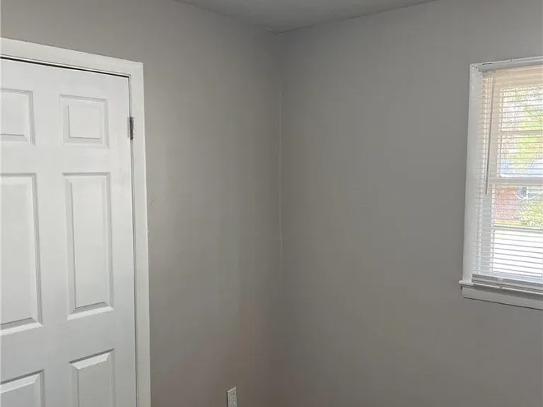 1445 Thelbert Dr — Photo 10