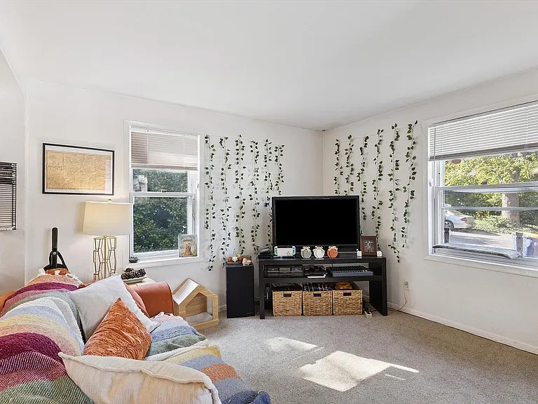 142 Langdon Ave NE #1 — Photo 7