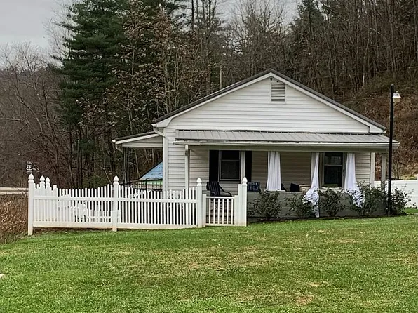 15 Honeysuckle Rd, Horner, WV 26372