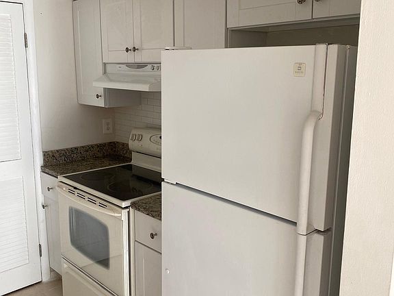 4th image of 3852 Manzanita Pl #62C
