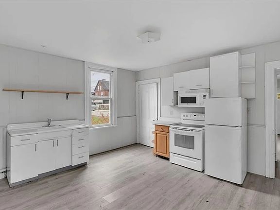 3rd image of 826 Washington Ave