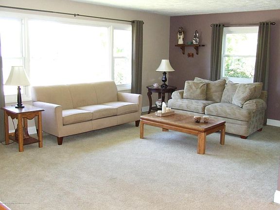 2nd image of 2144 Holly Dr