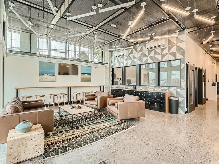 Welcome to AV Lofts! Beautiful views plus in-unit laundry! Up to 8 weeks free! — Photo 18